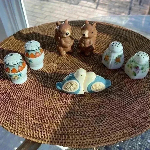 Vintage and newer salt and pepper shakers a lot of four pair - Picture 1 of 10